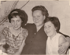 MuttermitihrenMaedchen